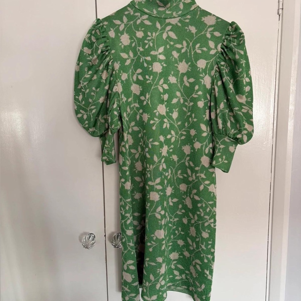 Zara Green and Cream Floral Puff Sleeve Dress